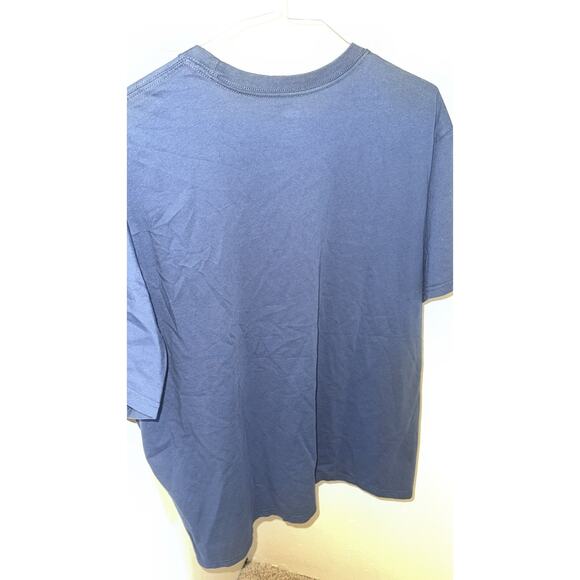 This is a Levi's Relaxed Fit Short Sleeve T-shirt in blue with the iconic white - Picture 3 of 5